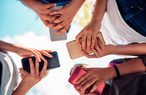 School phone bans alone do not improve grades or wellbeing, says UK study